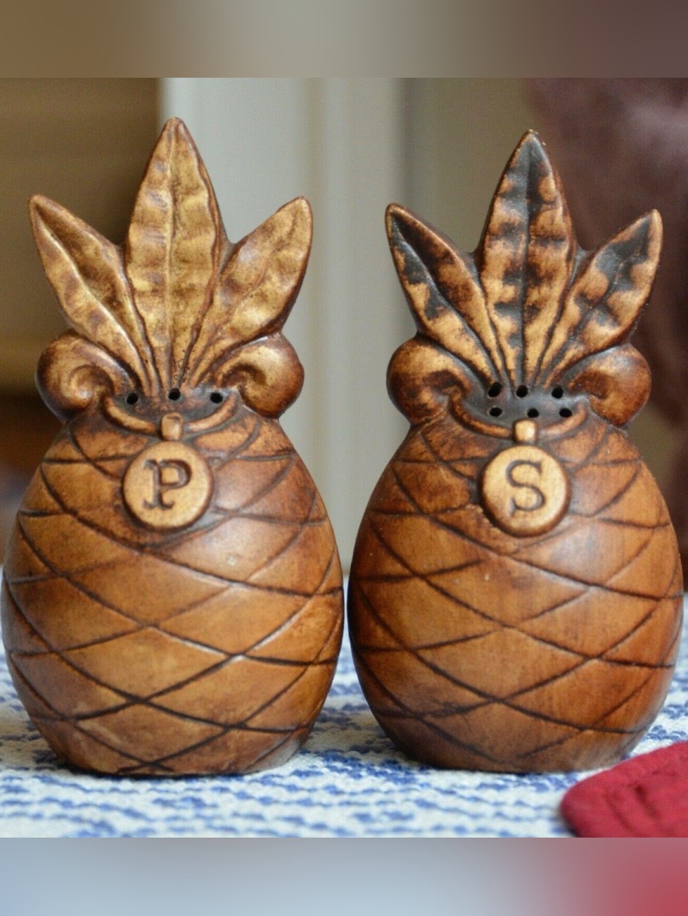 VINTAGE 60’s PINEAPPLE SALT & PEPPER SHAKER SET BY TREASURE CRAFT/ USA